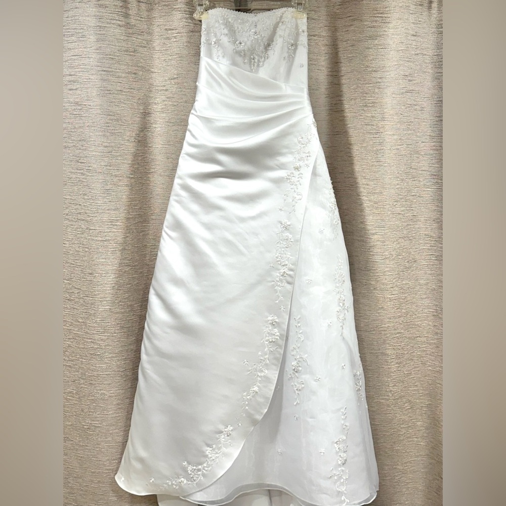 David's Bridal Strapless Wedding Dress